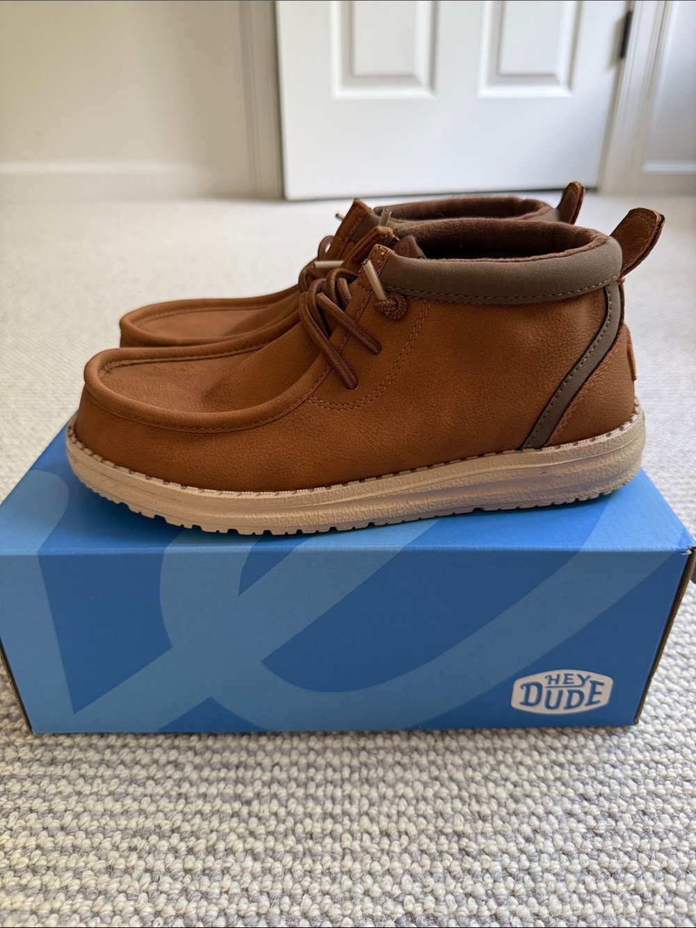 NIB - Hey Dude Wally Classic Tan Lace-Up Moccasin Boot